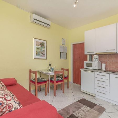 Apartments Zdenka 奥米什 外观 照片