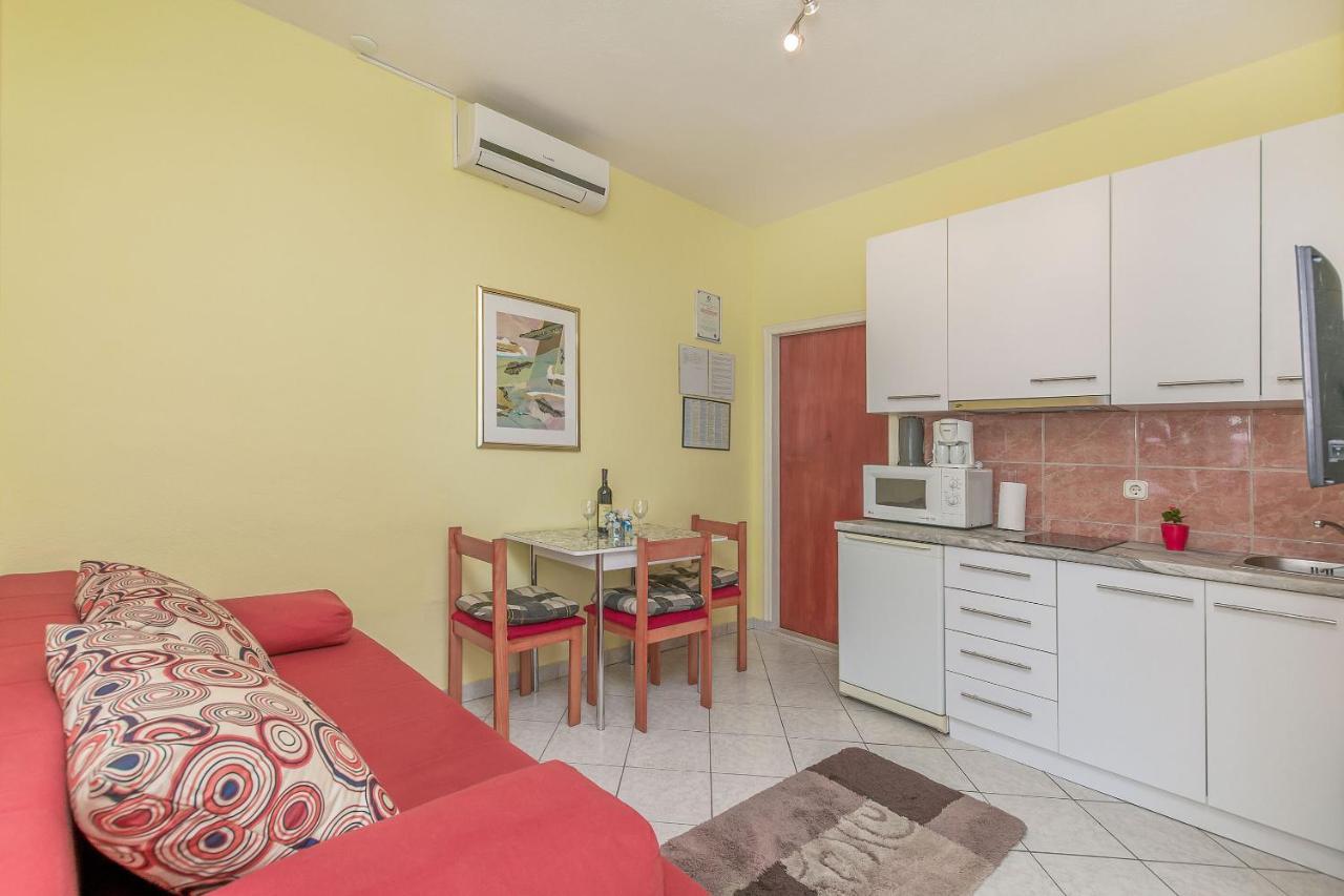 Apartments Zdenka 奥米什 外观 照片