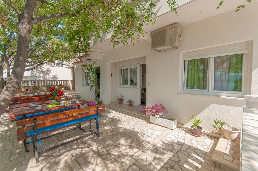 Apartments Zdenka 奥米什 外观 照片