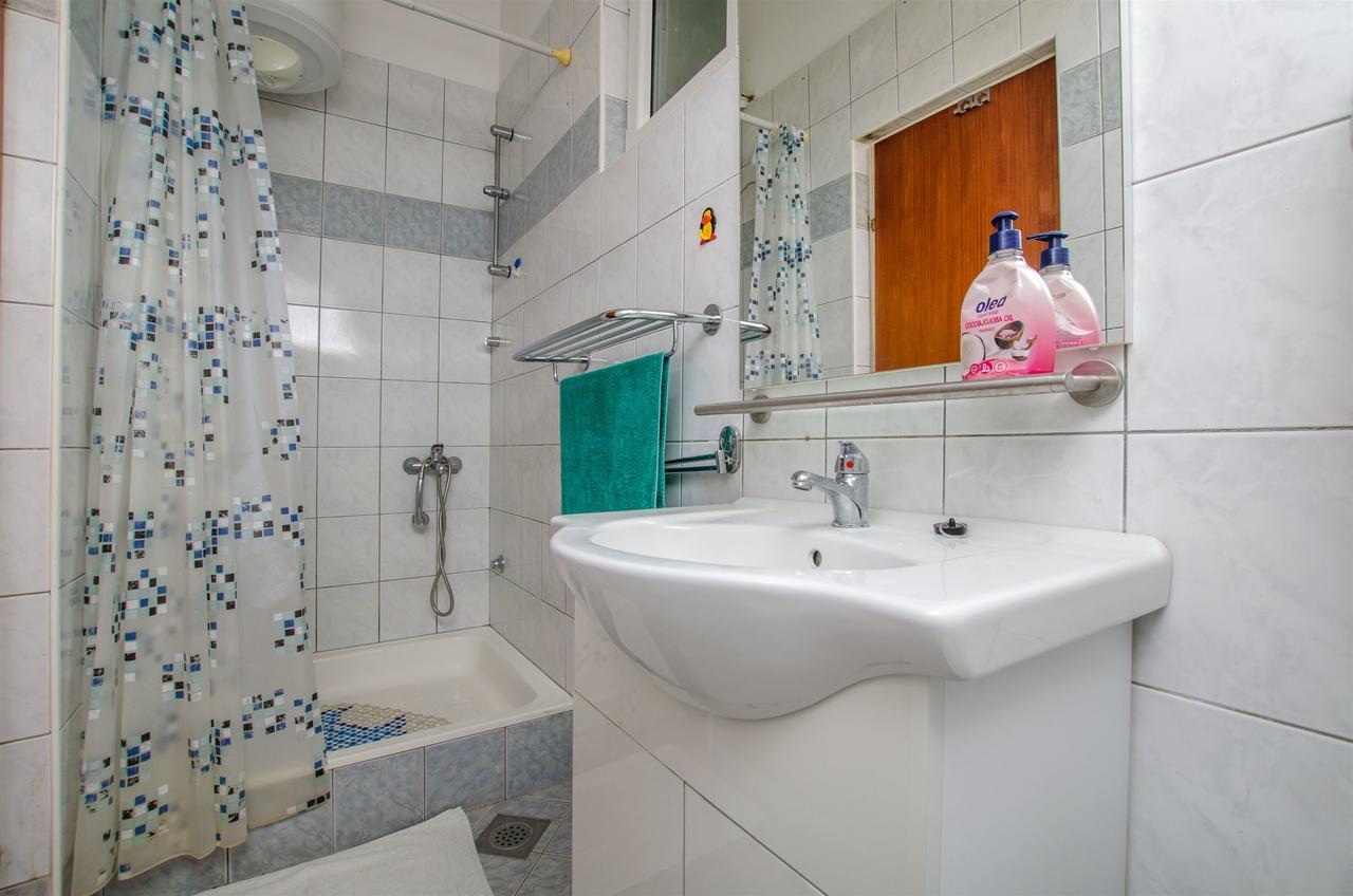 Apartments Zdenka 奥米什 外观 照片