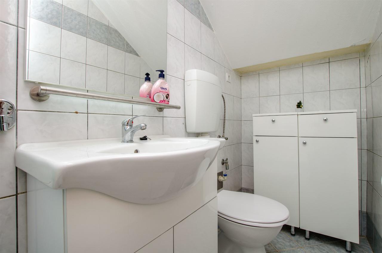 Apartments Zdenka 奥米什 外观 照片
