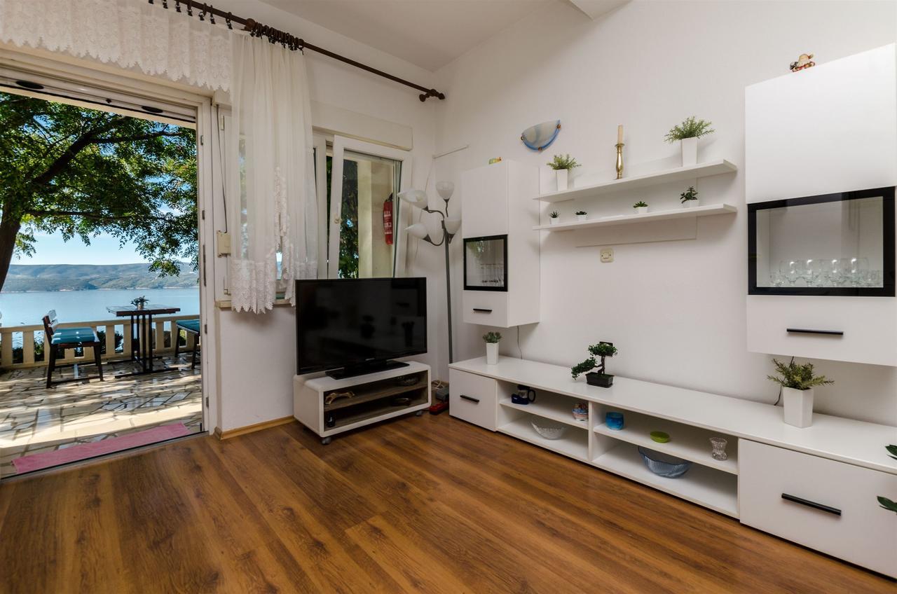 Apartments Zdenka 奥米什 外观 照片