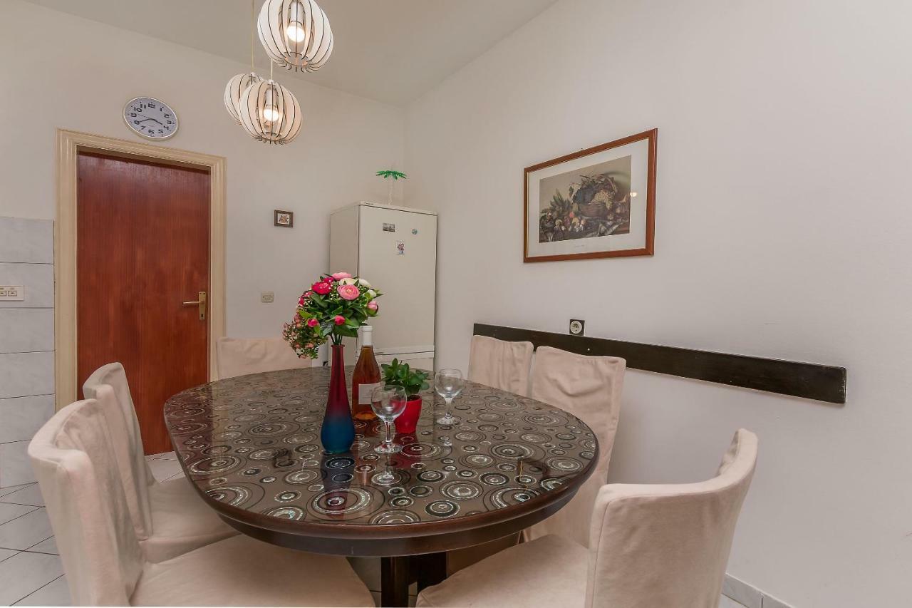 Apartments Zdenka 奥米什 外观 照片