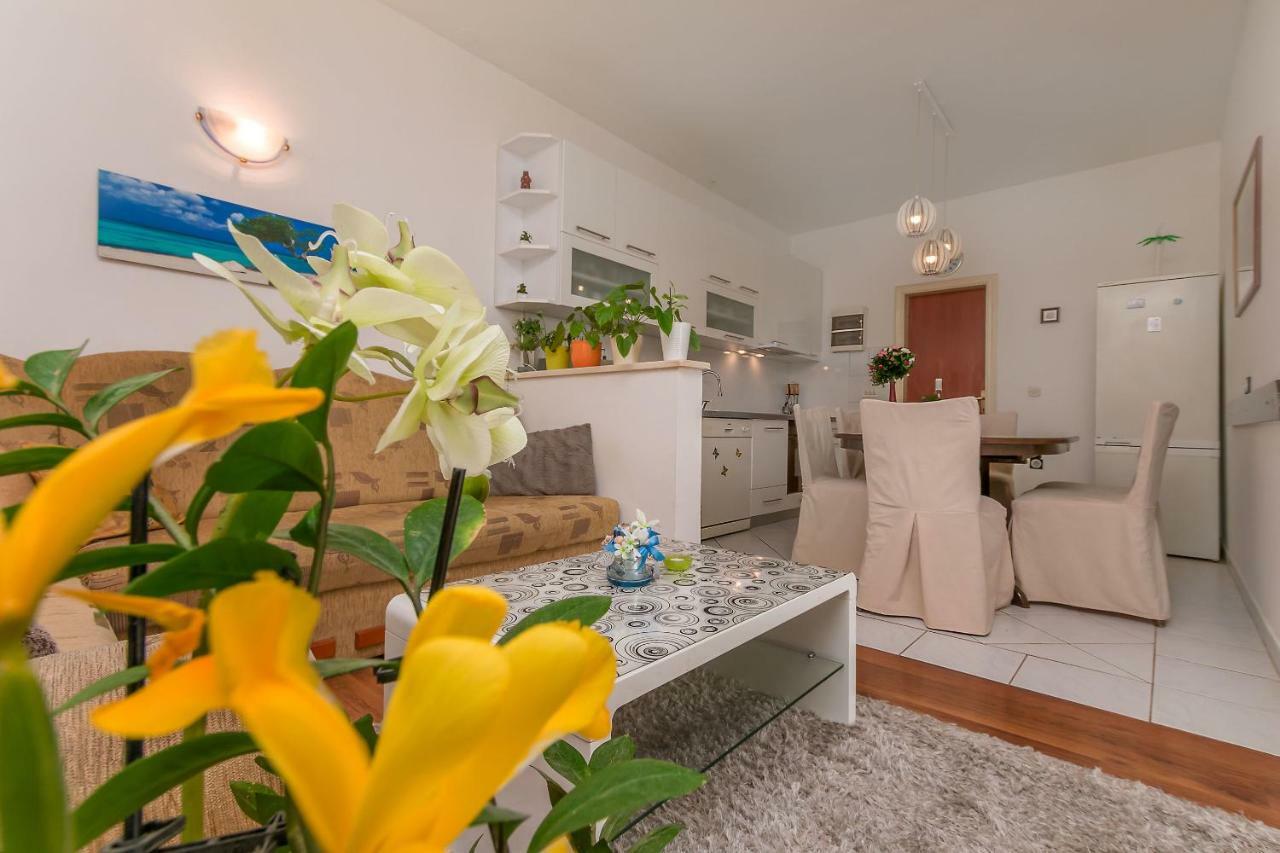 Apartments Zdenka 奥米什 外观 照片