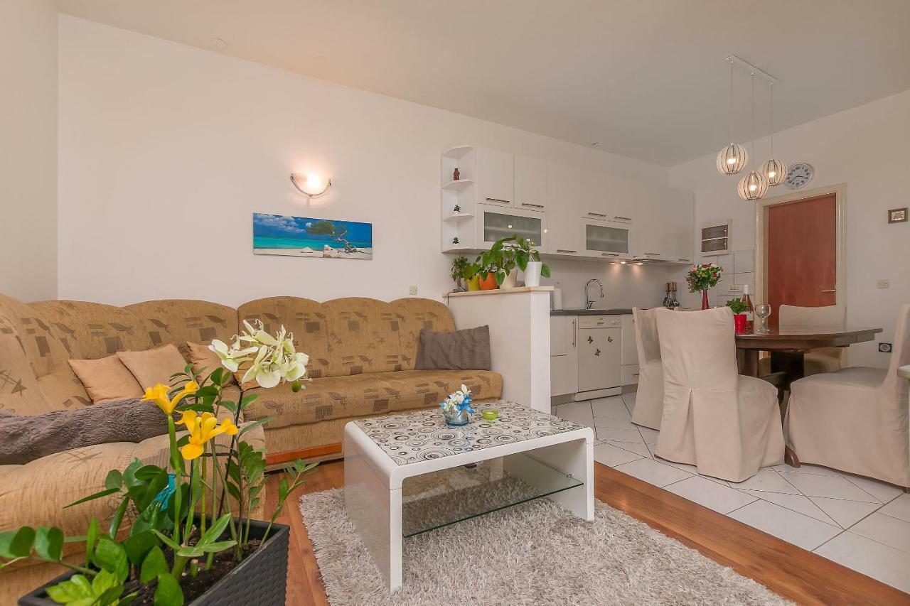 Apartments Zdenka 奥米什 外观 照片