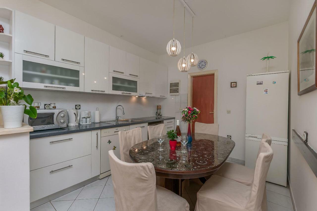 Apartments Zdenka 奥米什 外观 照片