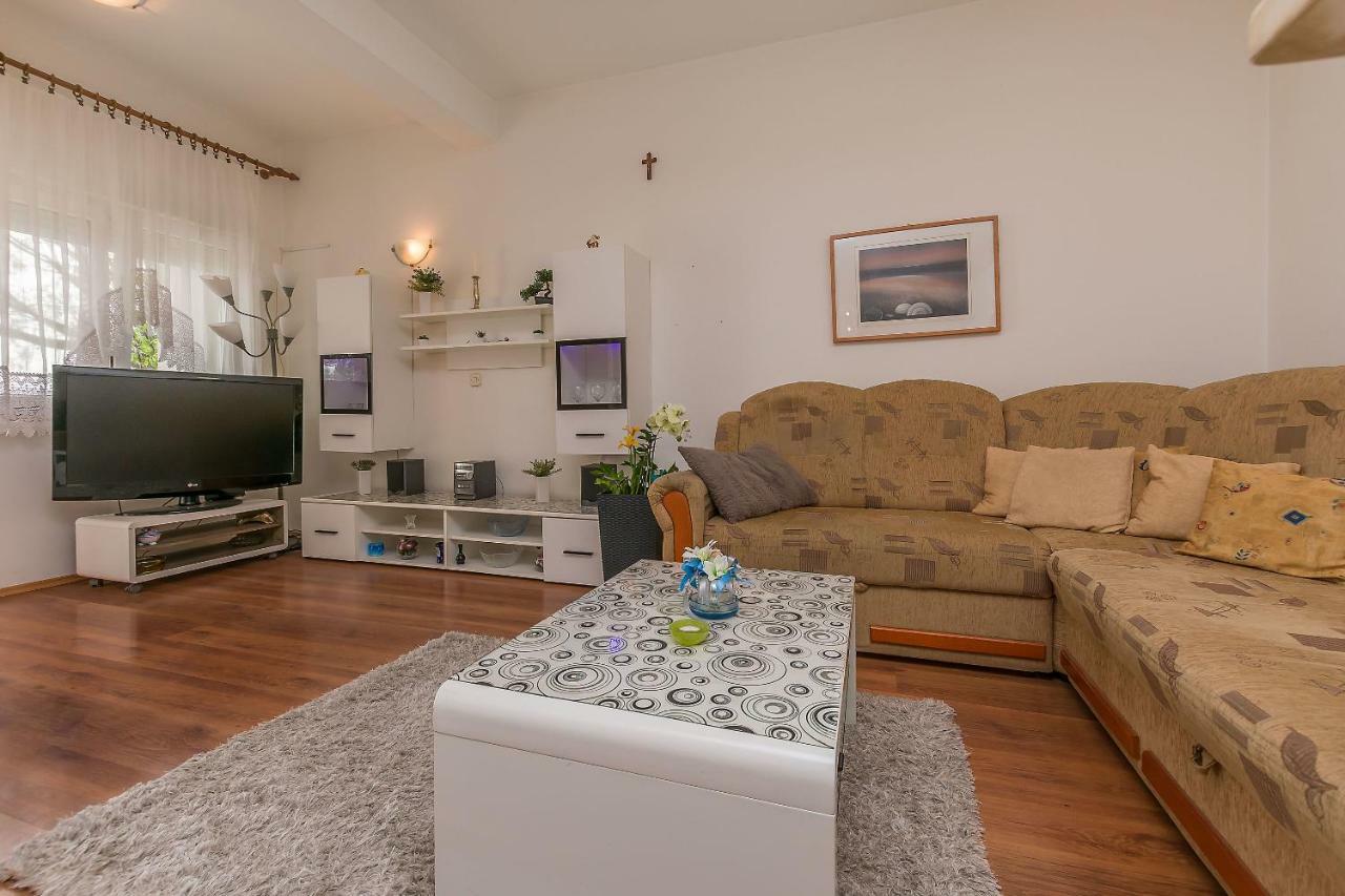 Apartments Zdenka 奥米什 外观 照片