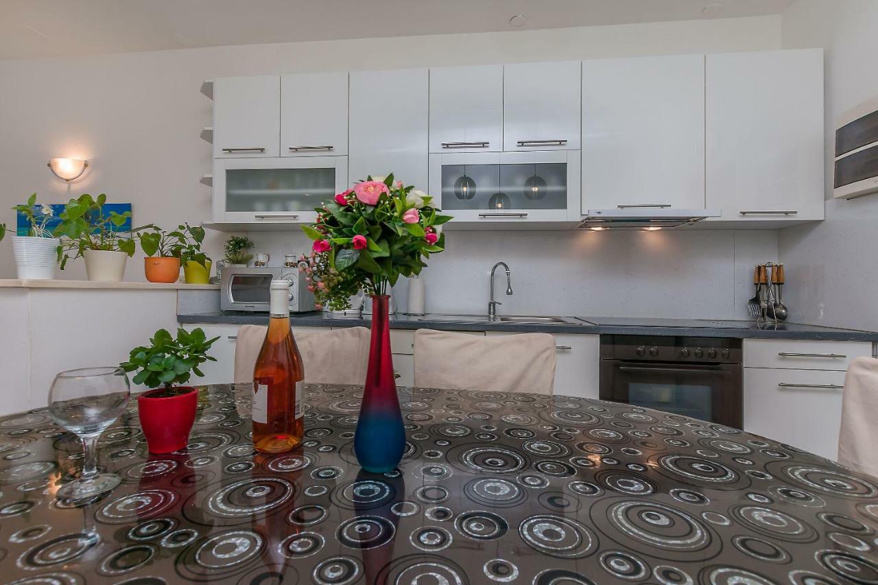 Apartments Zdenka 奥米什 外观 照片