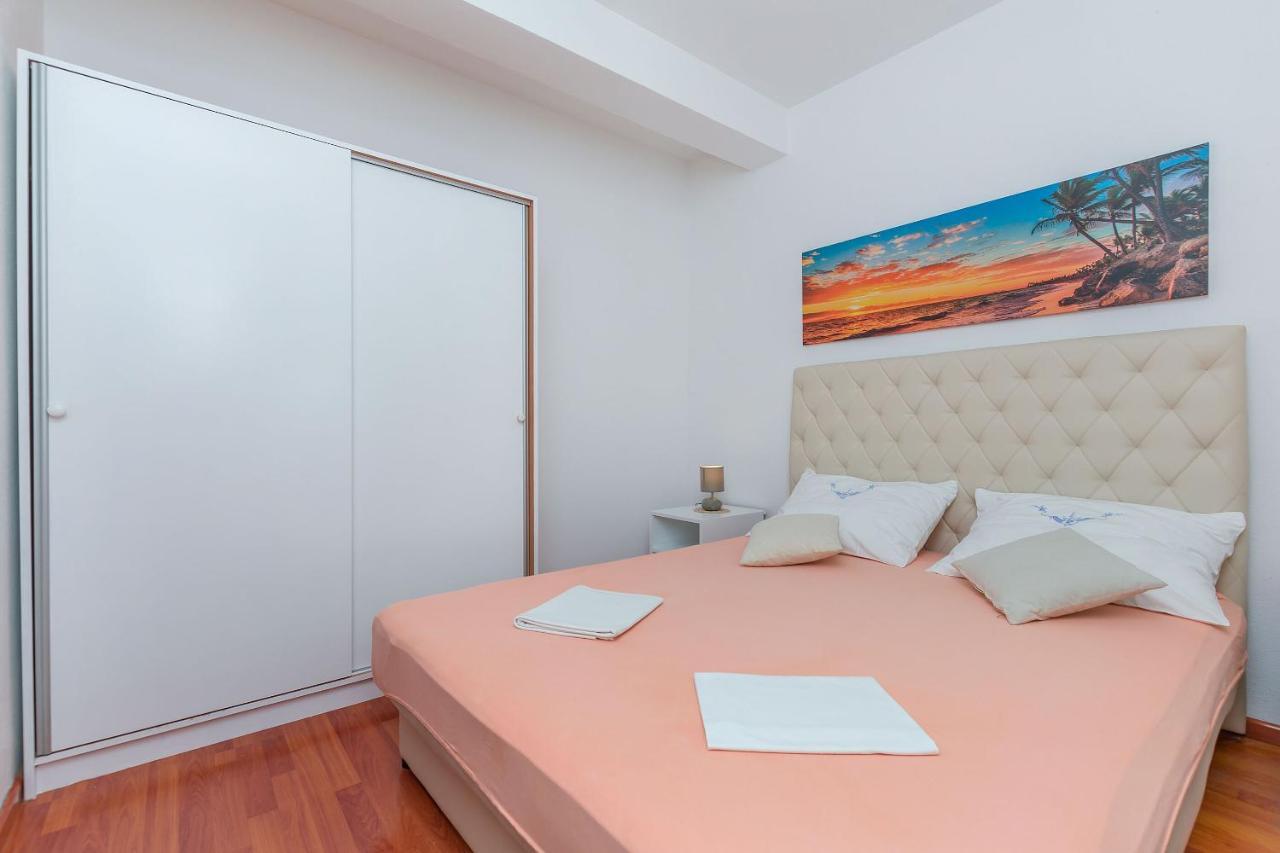 Apartments Zdenka 奥米什 外观 照片