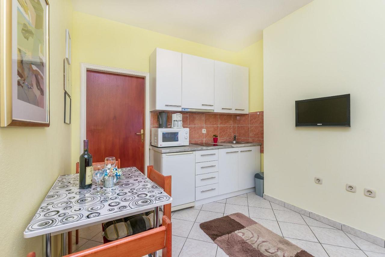 Apartments Zdenka 奥米什 外观 照片