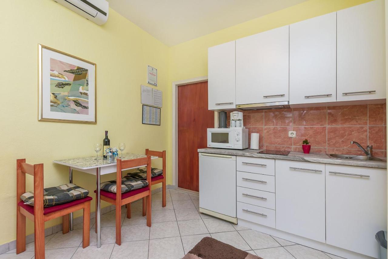Apartments Zdenka 奥米什 外观 照片